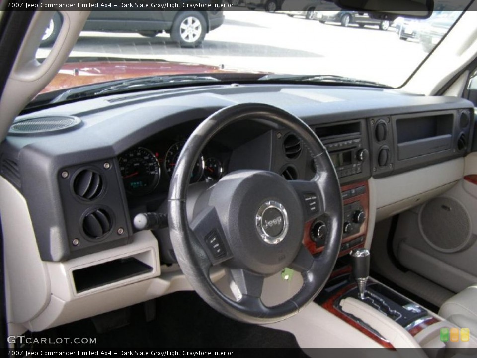 Dark Slate Gray/Light Graystone Interior Photo for the 2007 Jeep Commander Limited 4x4 #39635050
