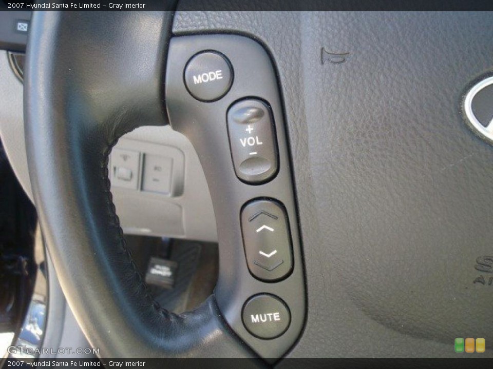 Gray Interior Controls for the 2007 Hyundai Santa Fe Limited #39642223