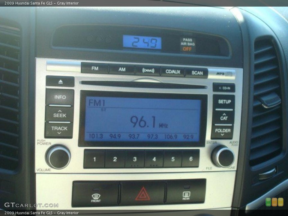 Gray Interior Controls for the 2009 Hyundai Santa Fe GLS #39644471