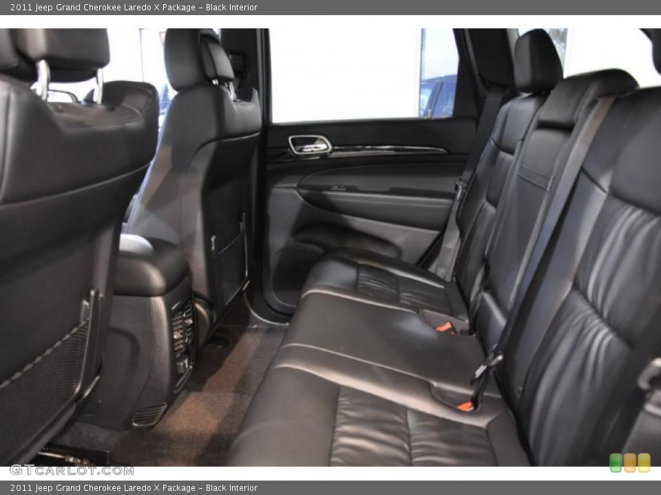 Black Interior Photo for the 2011 Jeep Grand Cherokee Laredo X Package #39644947