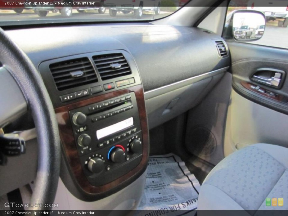 Medium Gray Interior Controls for the 2007 Chevrolet Uplander LS #39668743