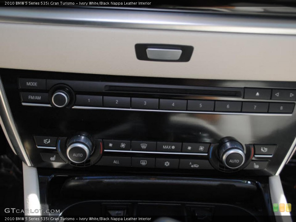 Ivory White/Black Nappa Leather Interior Controls for the 2010 BMW 5 Series 535i Gran Turismo #39671555
