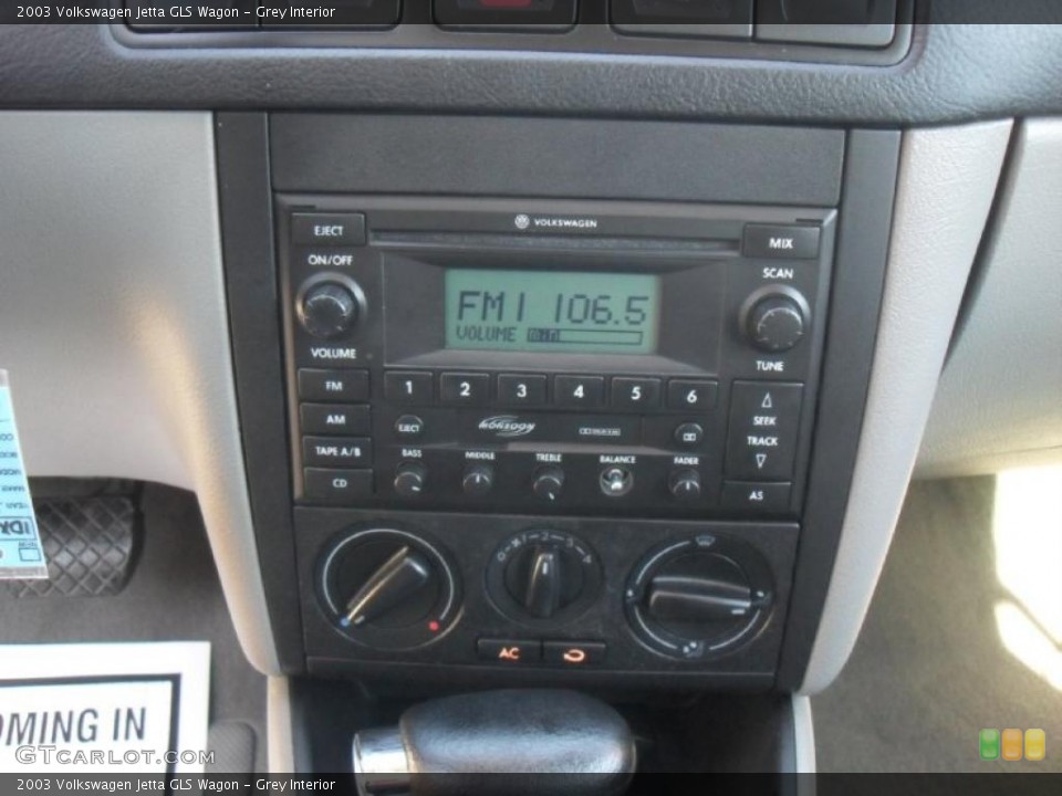 Grey Interior Controls for the 2003 Volkswagen Jetta GLS Wagon #39671847