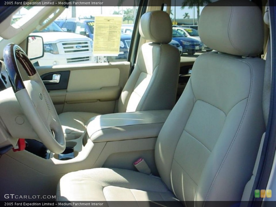 Medium Parchment Interior Photo for the 2005 Ford Expedition Limited #39671895