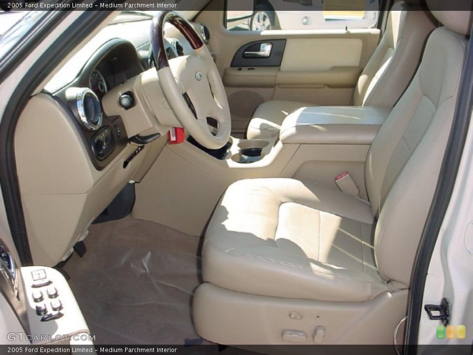 Medium Parchment Interior Photo for the 2005 Ford Expedition Limited #39671911