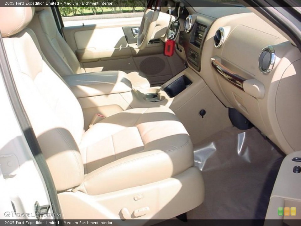 Medium Parchment Interior Photo for the 2005 Ford Expedition Limited #39671939