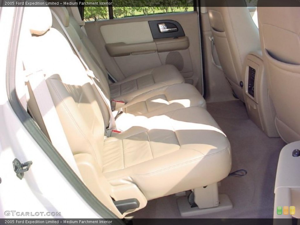 Medium Parchment Interior Photo for the 2005 Ford Expedition Limited #39671971
