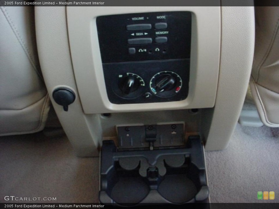 Medium Parchment Interior Controls for the 2005 Ford Expedition Limited #39672007