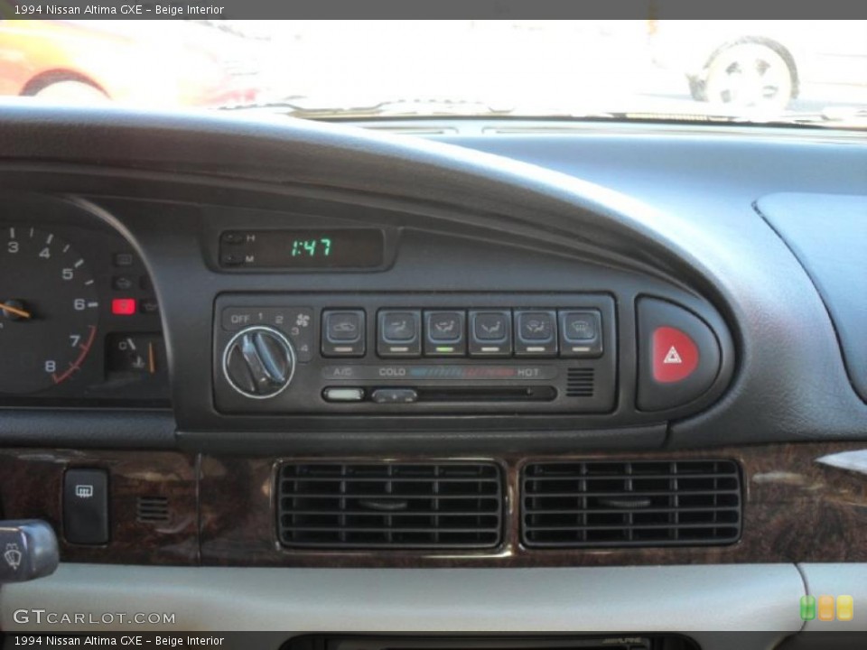Beige Interior Controls for the 1994 Nissan Altima GXE #39673767