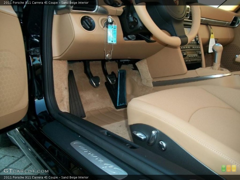 Sand Beige Interior Controls for the 2011 Porsche 911 Carrera 4S Coupe #39676903
