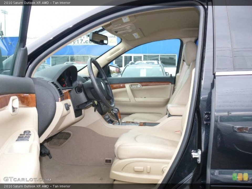 Tan Interior Photo for the 2010 Saturn Outlook XR AWD #39679987