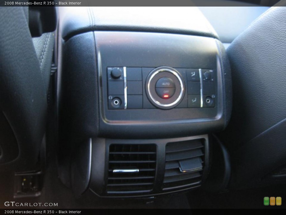 Black Interior Controls for the 2008 Mercedes-Benz R 350 #39686123