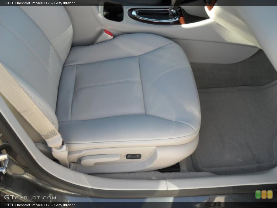 Gray Interior Photo for the 2011 Chevrolet Impala LTZ #39703283