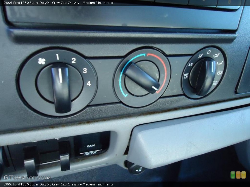 Medium Flint Interior Controls for the 2006 Ford F350 Super Duty XL Crew Cab Chassis #39706355