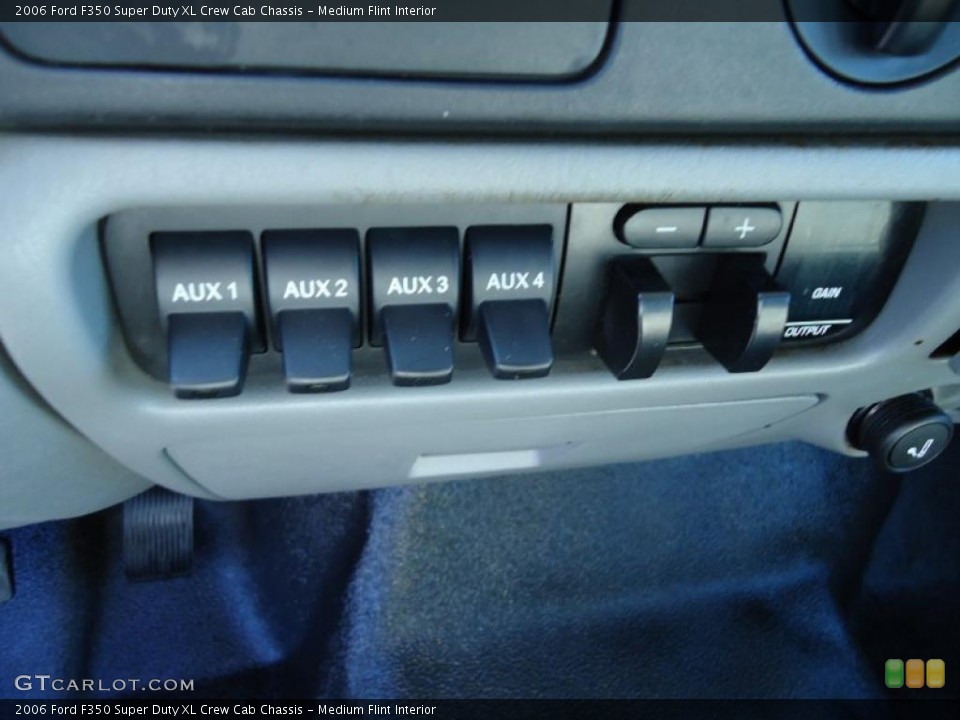 Medium Flint Interior Controls for the 2006 Ford F350 Super Duty XL Crew Cab Chassis #39706371