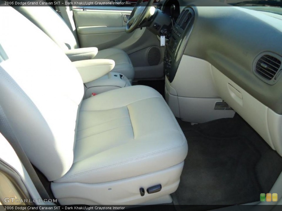 Dark Khaki/Light Graystone Interior Photo for the 2006 Dodge Grand Caravan SXT #39708875
