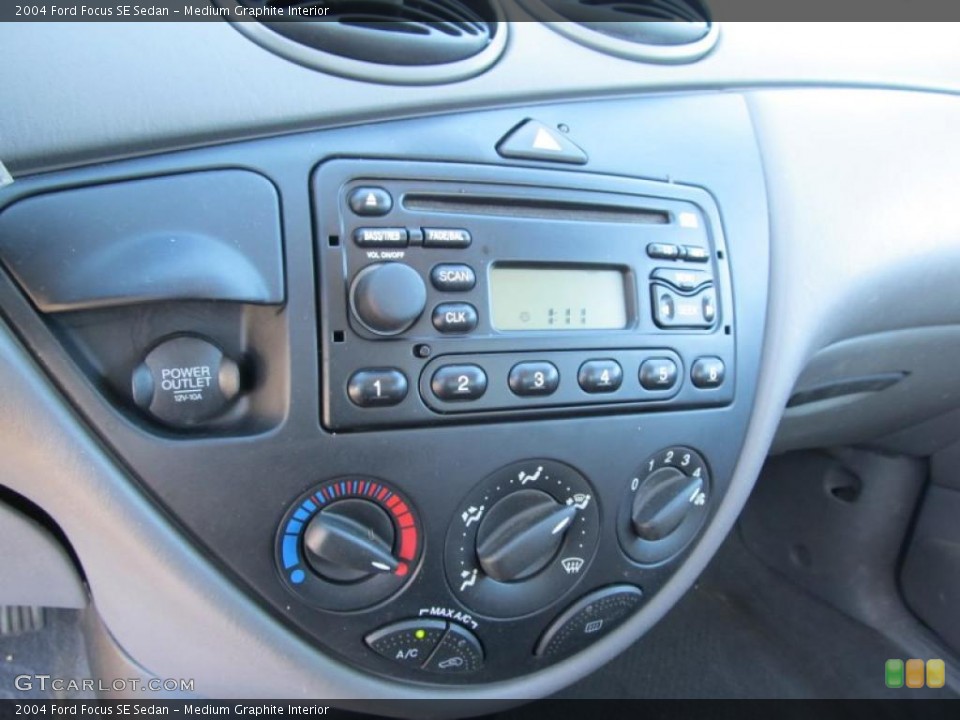 Medium Graphite Interior Controls for the 2004 Ford Focus SE Sedan #39715759