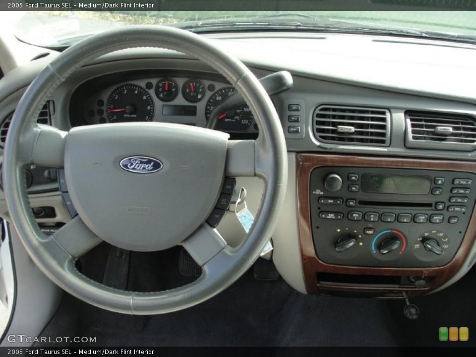 Medium/Dark Flint Interior Dashboard for the 2005 Ford Taurus SEL #39731987
