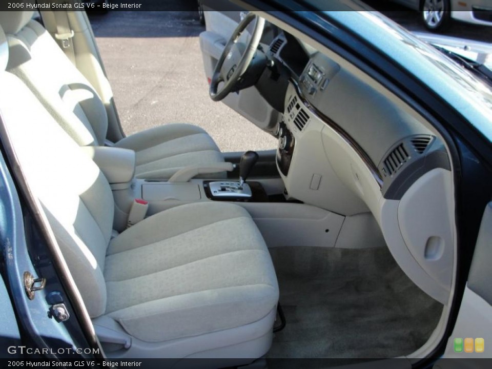 Beige Interior Photo for the 2006 Hyundai Sonata GLS V6 #39732363
