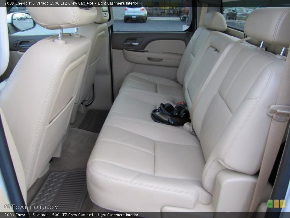 Light Cashmere Interior Photo for the 2009 Chevrolet Silverado 1500 LTZ Crew Cab 4x4 #39733180