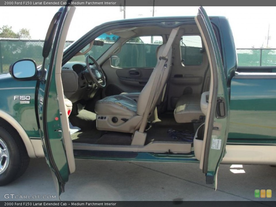 Medium Parchment Interior Photo for the 2000 Ford F150 Lariat Extended Cab #39735061