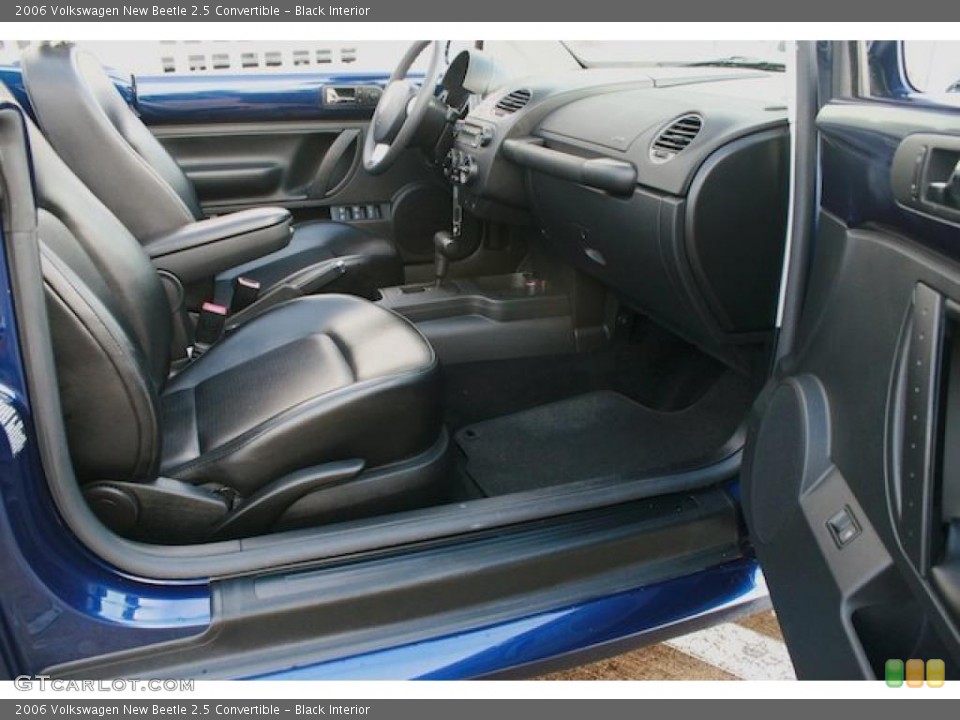 Black Interior Photo for the 2006 Volkswagen New Beetle 2.5 Convertible #39738425