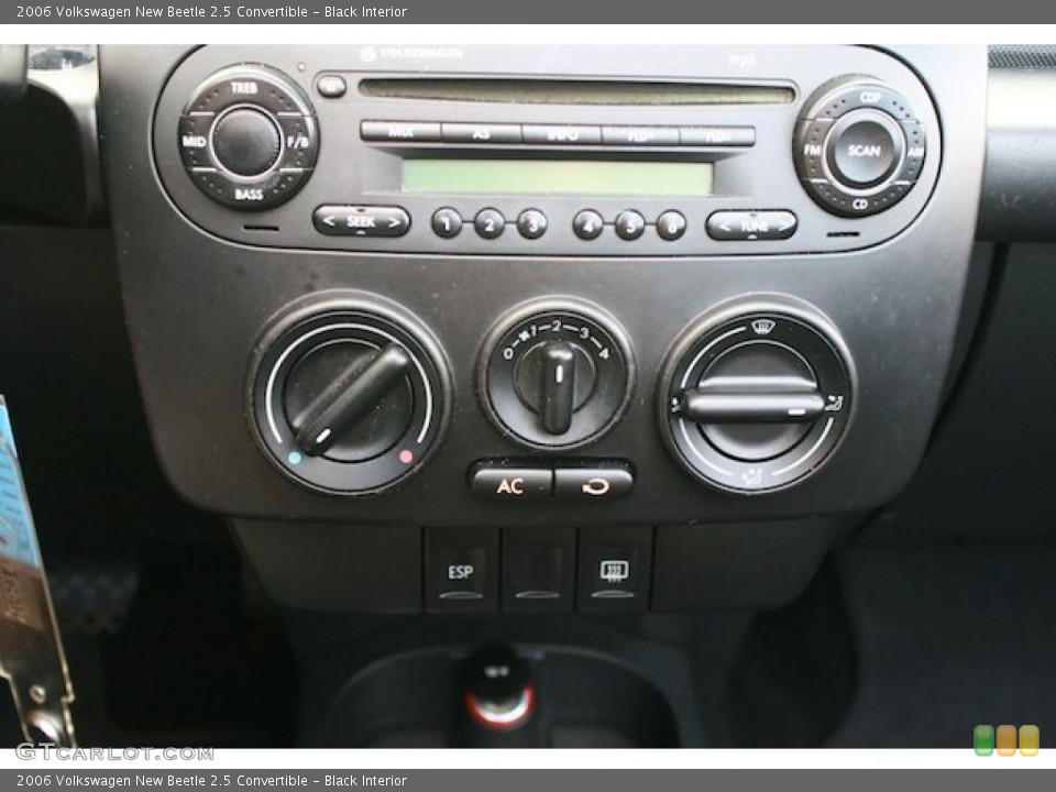 Black Interior Controls for the 2006 Volkswagen New Beetle 2.5 Convertible #39738437