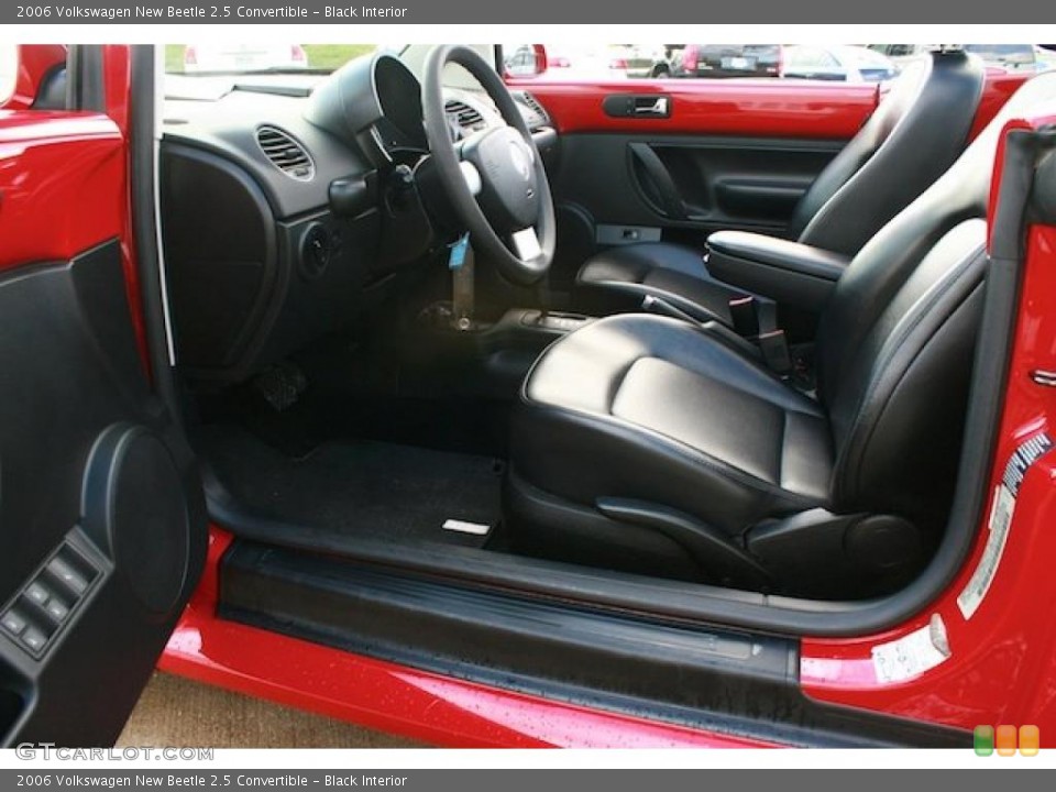 Black Interior Photo for the 2006 Volkswagen New Beetle 2.5 Convertible #39738565