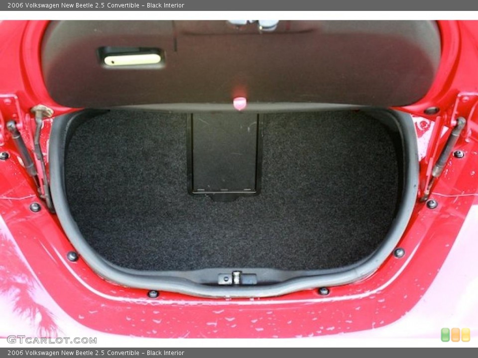 Black Interior Trunk for the 2006 Volkswagen New Beetle 2.5 Convertible #39738573