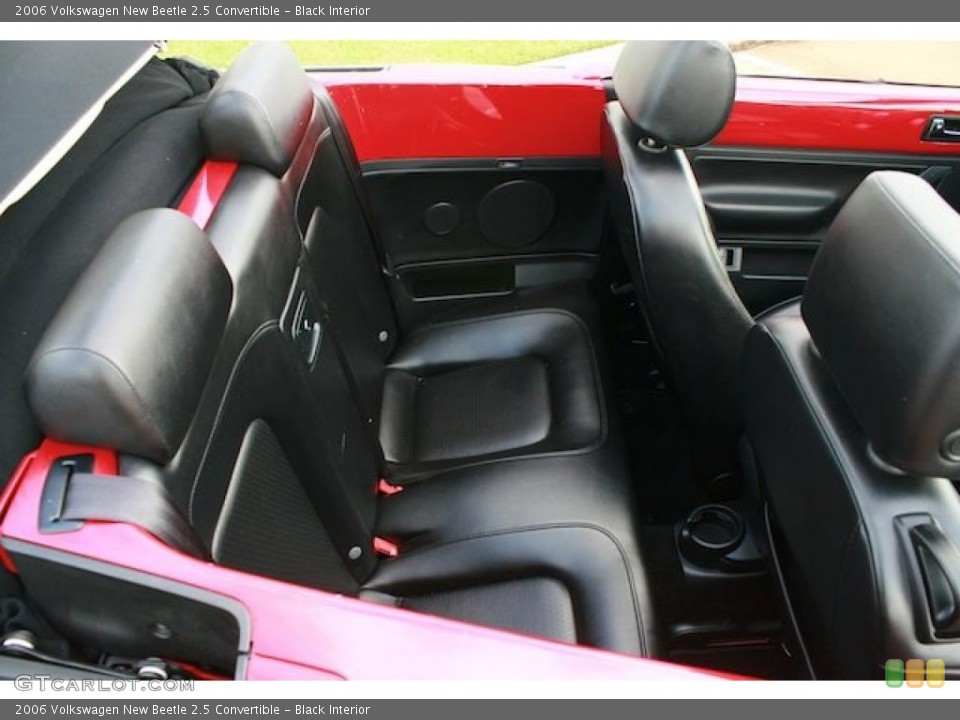 Black Interior Photo for the 2006 Volkswagen New Beetle 2.5 Convertible #39738577