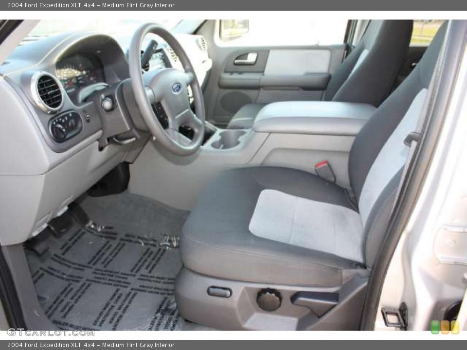 Medium Flint Gray Interior Photo for the 2004 Ford Expedition XLT 4x4 #39745026