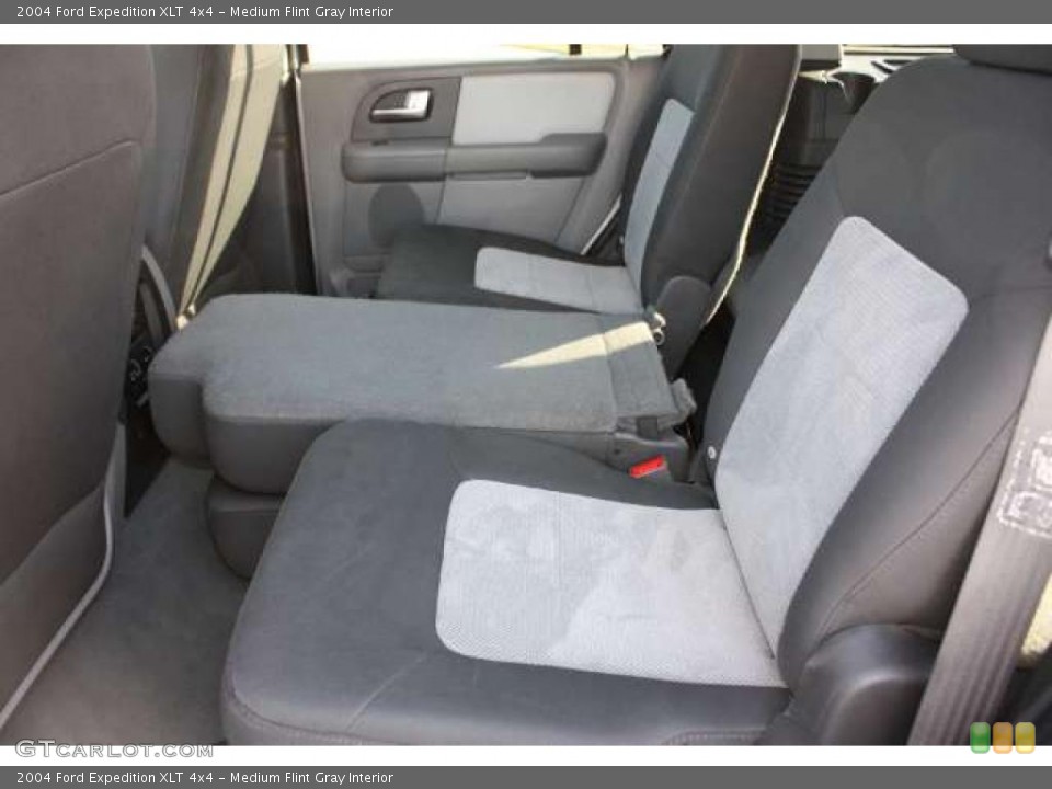 Medium Flint Gray Interior Photo for the 2004 Ford Expedition XLT 4x4 #39745118