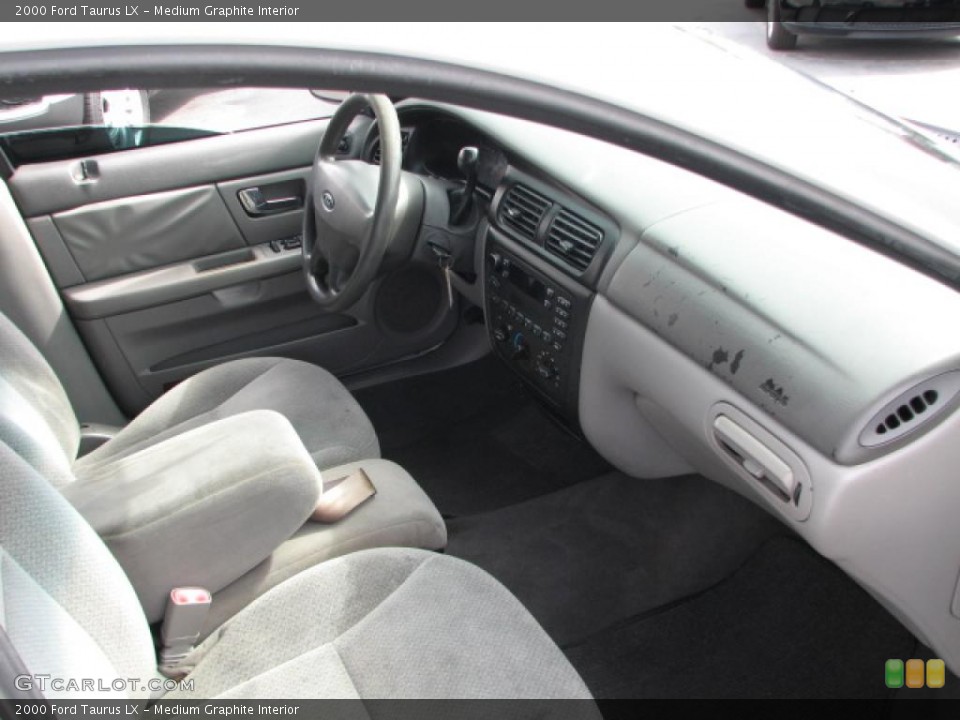 Medium Graphite Interior Photo for the 2000 Ford Taurus LX #39749778