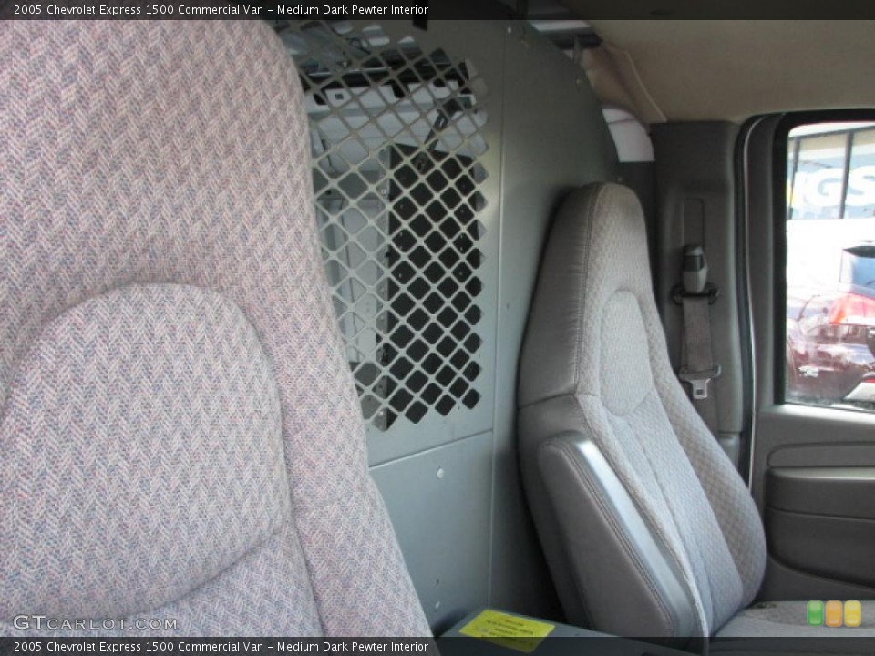 Medium Dark Pewter Interior Photo for the 2005 Chevrolet Express 1500 Commercial Van #39754634