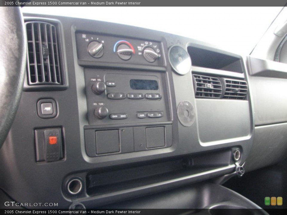 Medium Dark Pewter Interior Controls for the 2005 Chevrolet Express 1500 Commercial Van #39754682