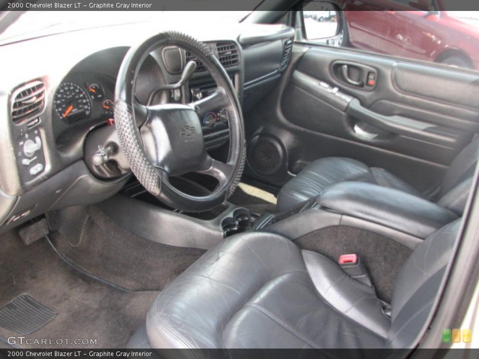 Graphite Gray Interior Photo for the 2000 Chevrolet Blazer LT #39758106
