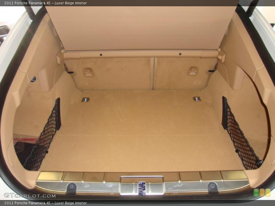 Luxor Beige Interior Trunk for the 2011 Porsche Panamera 4S #39764086