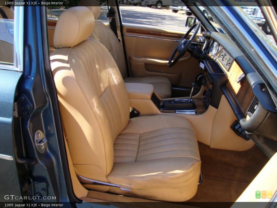 Beige Interior Photo for the 1986 Jaguar XJ XJ6 #39766602