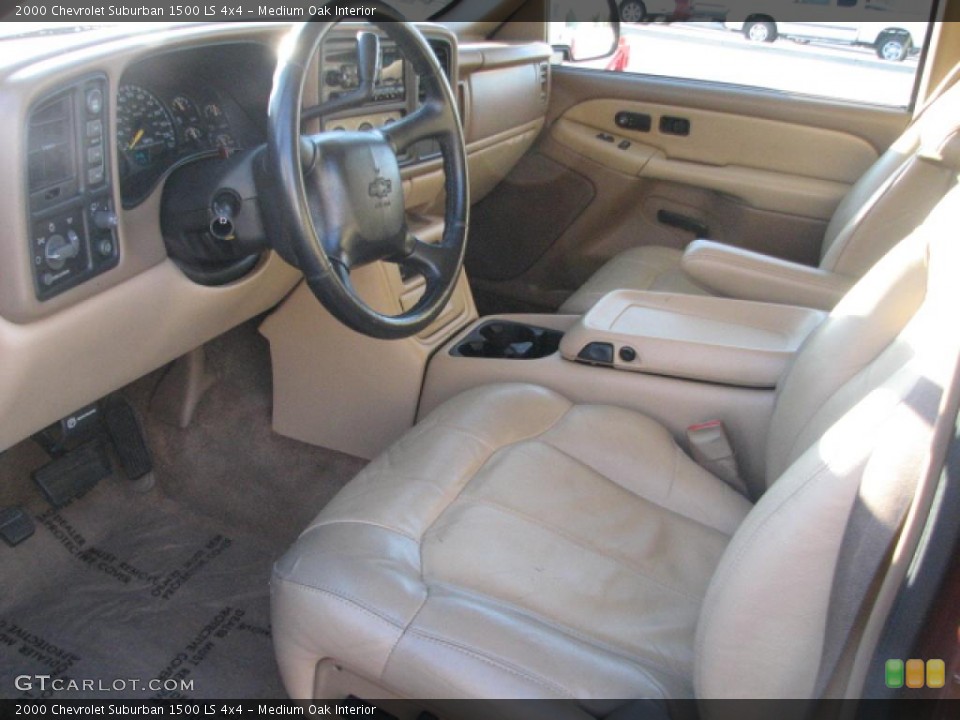 Medium Oak Interior Photo for the 2000 Chevrolet Suburban 1500 LS 4x4 #39769742