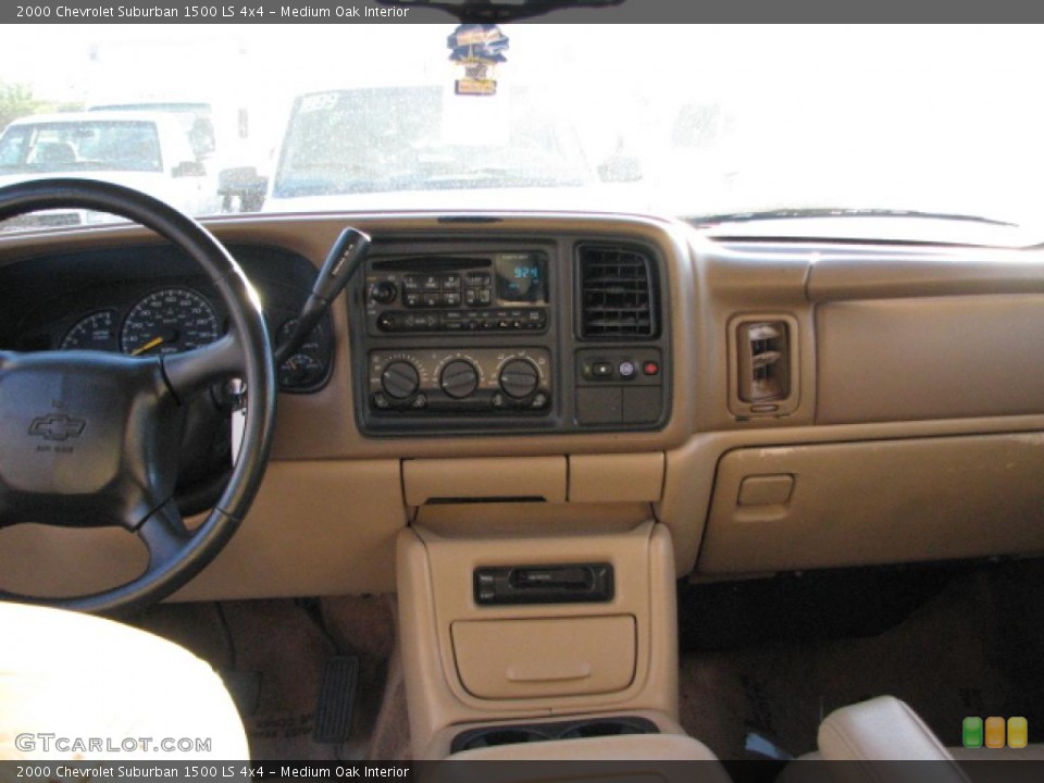 Medium Oak Interior Dashboard for the 2000 Chevrolet Suburban 1500 LS 4x4 #39769778
