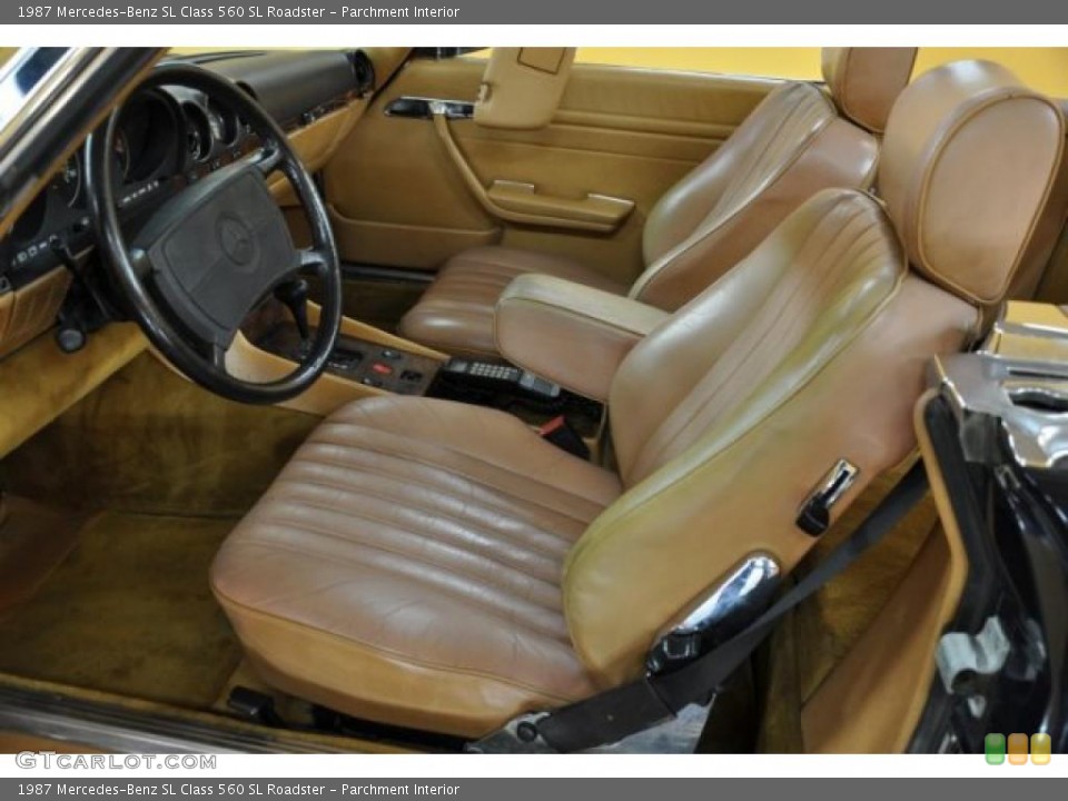 Parchment Interior Photo for the 1987 Mercedes-Benz SL Class 560 SL Roadster #39772878