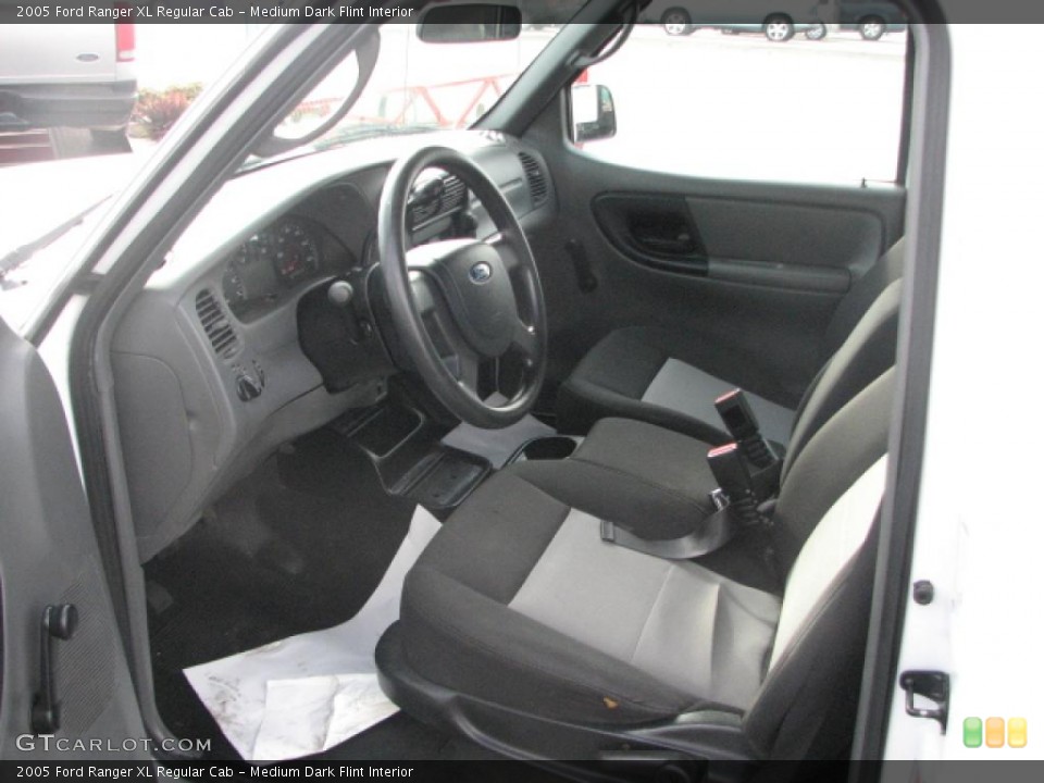 Medium Dark Flint Interior Photo for the 2005 Ford Ranger XL Regular Cab #39777036