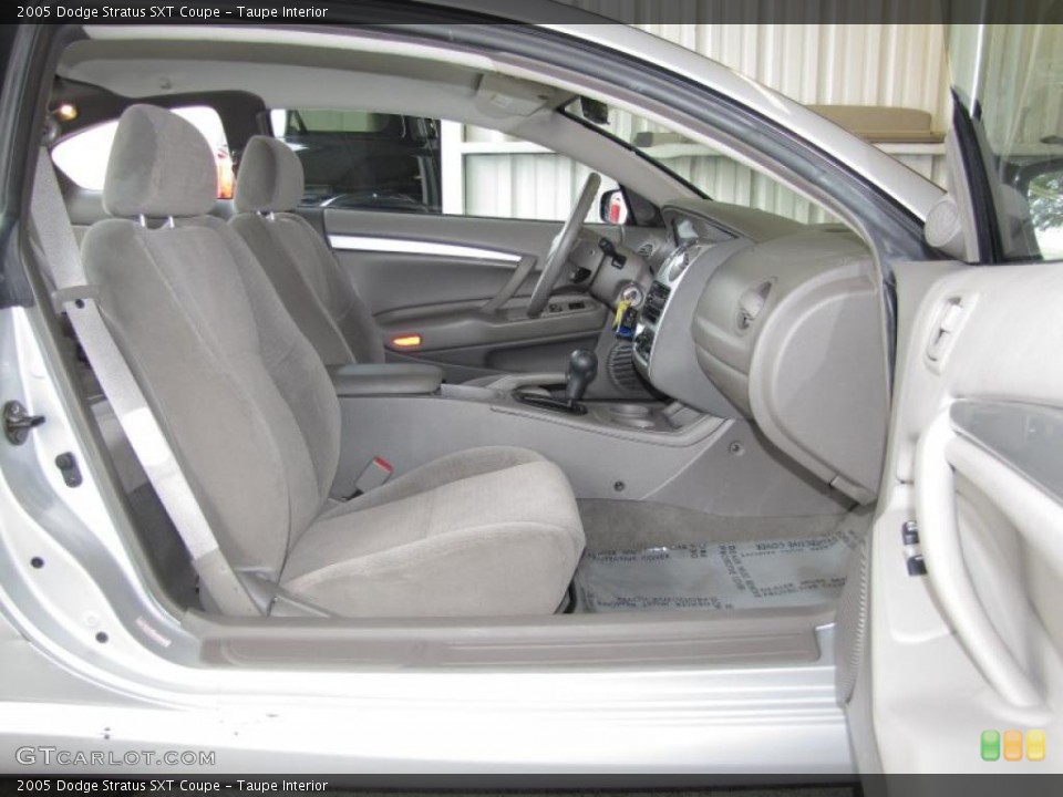 Taupe Interior Photo for the 2005 Dodge Stratus SXT Coupe #39779016