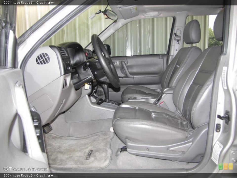 Gray Interior Photo for the 2004 Isuzu Rodeo S #39782306