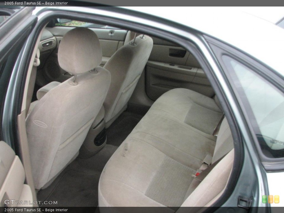 Beige Interior Photo for the 2005 Ford Taurus SE #39782342