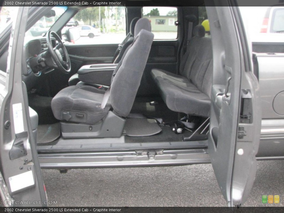 Graphite Interior Photo for the 2002 Chevrolet Silverado 2500 LS Extended Cab #39782962