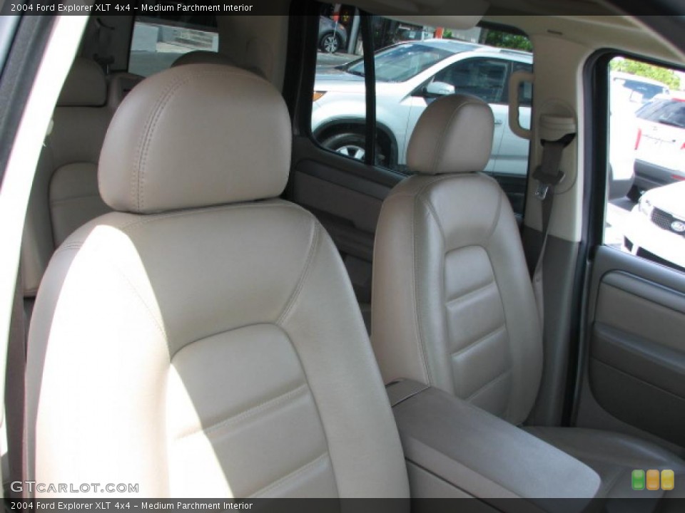 Medium Parchment Interior Photo for the 2004 Ford Explorer XLT 4x4 #39789006