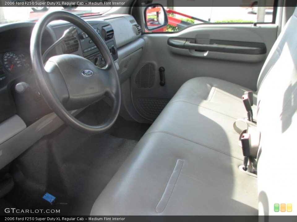 Medium Flint Interior Photo for the 2006 Ford F250 Super Duty XL Regular Cab #39799238