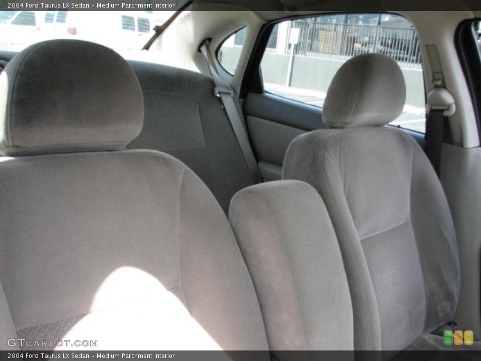 Medium Parchment Interior Photo for the 2004 Ford Taurus LX Sedan #39800608