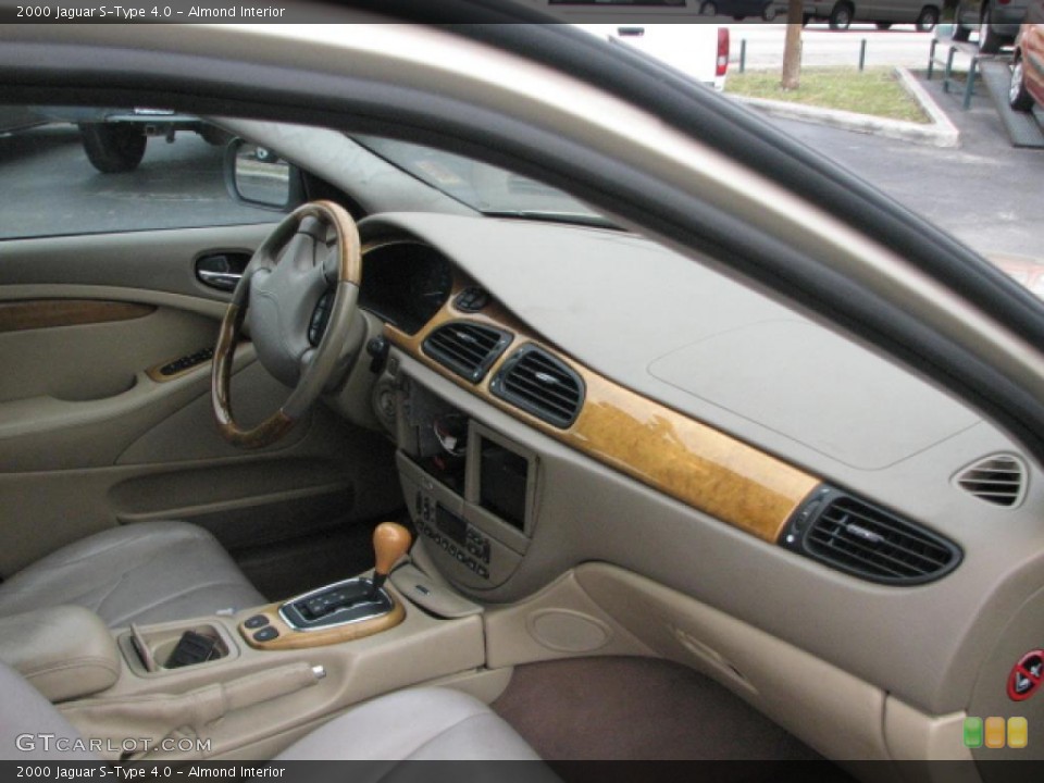 Almond Interior Dashboard for the 2000 Jaguar S-Type 4.0 #39803992
